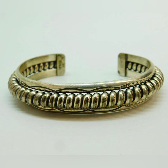 Navajo Nora Tahe 925 Cable & Tooled Three Shank Cuff - Picture 4 of 11